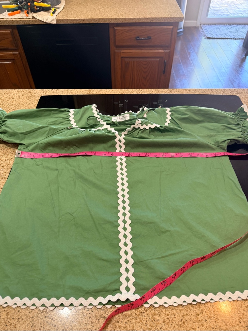 Mad Boutiques Green Puff-Sleeve Blouse with White Rickrack Trim NWOT - Picture 13 of 13